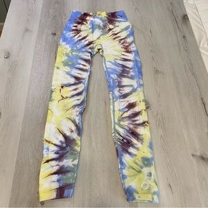 Tory Sport Tie Dye Seamless Chevron Cropped Leggings, Blue/Yellow/Burgundy, XS